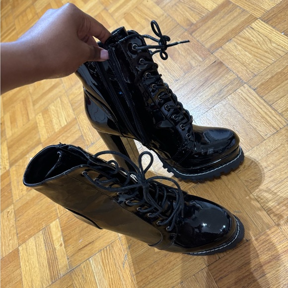 Black boots - Picture 2 of 6